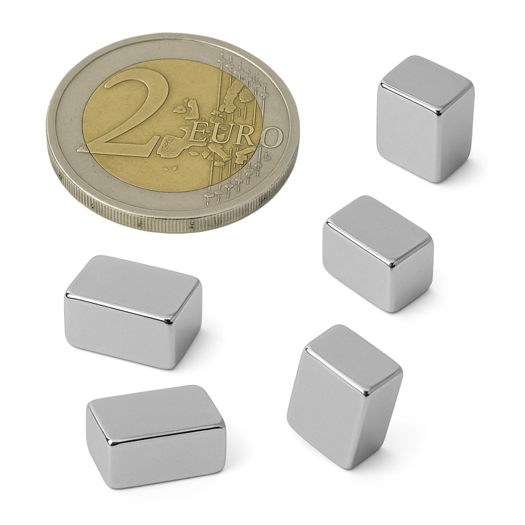 Silberfarbener Supermagnet 10x10x8 mm mit vernickelter Oberfläche