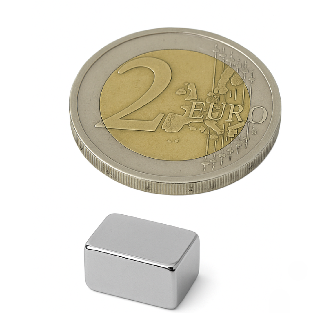 Kompakter Quadermagnet 10x10x8 mm aus NdFeB mit 6,21 kg Haftkraft