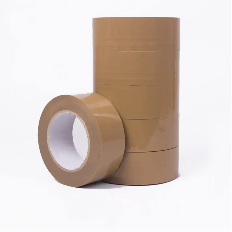 Zwei gestapelte Rollen braunes Packband 48 mm