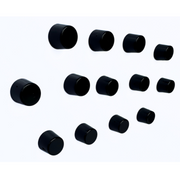 Detailaufnahme: runder schwarzer Magnet auf Metalltafel – kompakt & leistungsstark