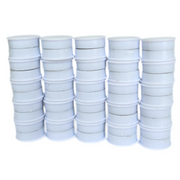 Detailansicht: starker weißer Büromagnet 24mm rund auf Metallfläche