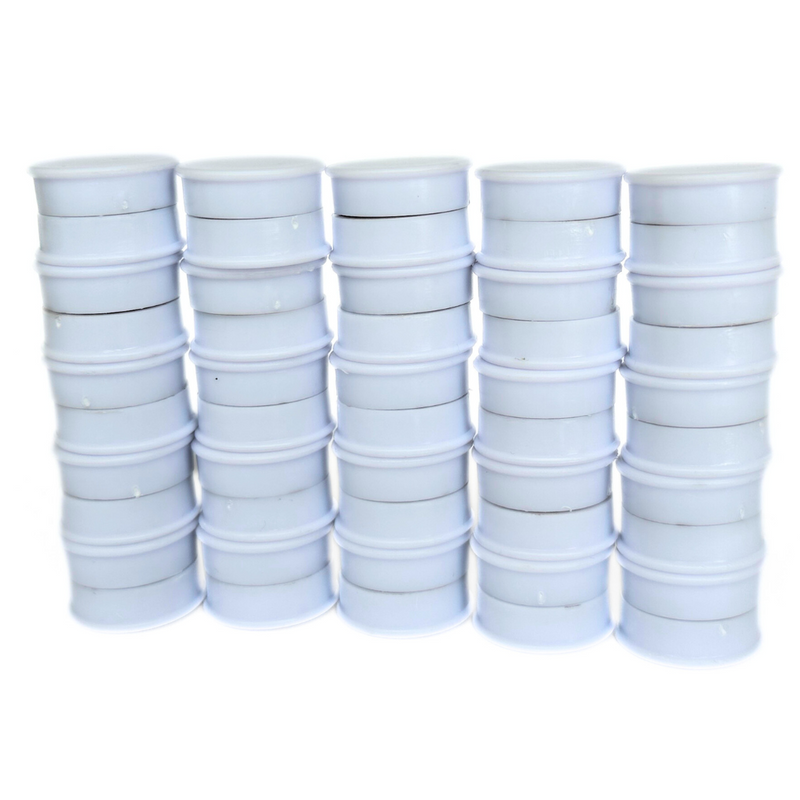 Detailansicht: starker weißer Büromagnet 24mm rund auf Metallfläche